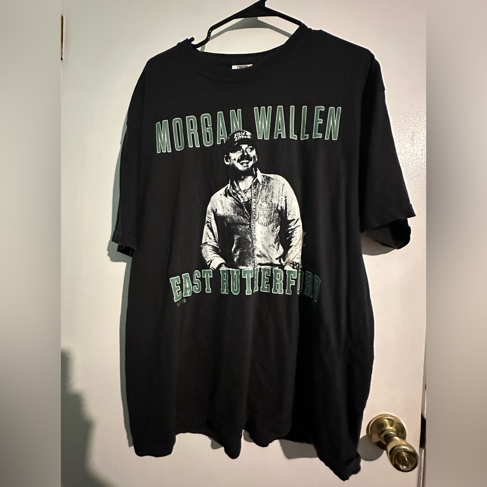 Morgan Wallen “One Night At A Time” 2024 tour, Metlife show exclusive t-shirt.